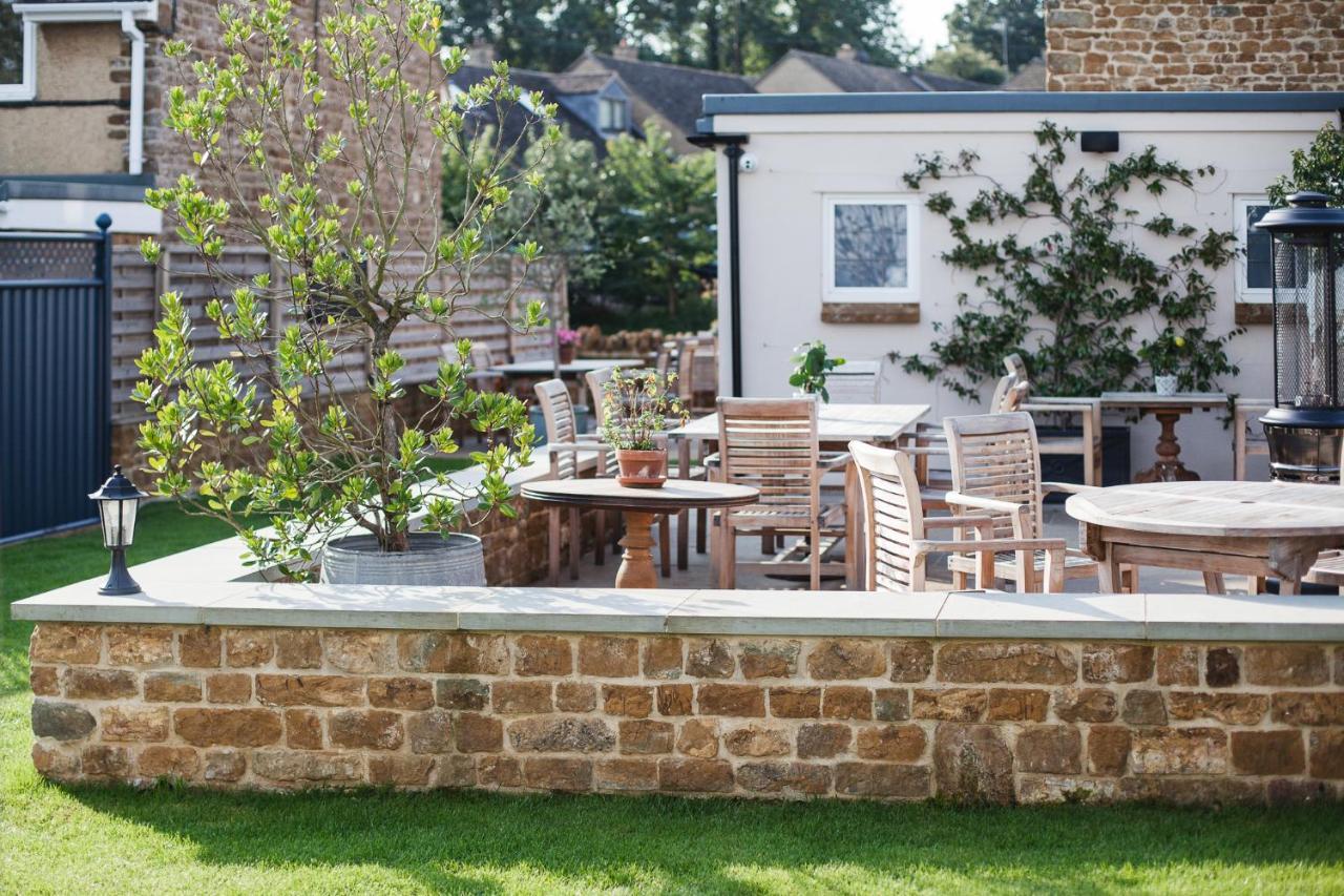 The George Inn Barford St Michael Εξωτερικό φωτογραφία The pub's garden